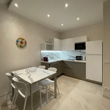 Flower Apartment *